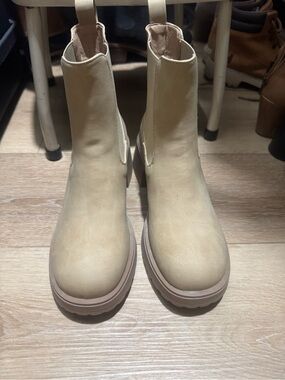 Women's Neutral Beige Chelsea Platform Combat Boots